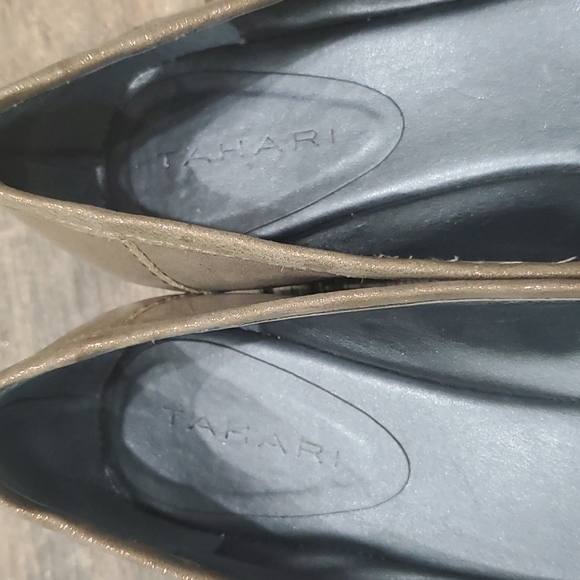 TAHARI Women's Harley Loafer - Picture 3 of 9